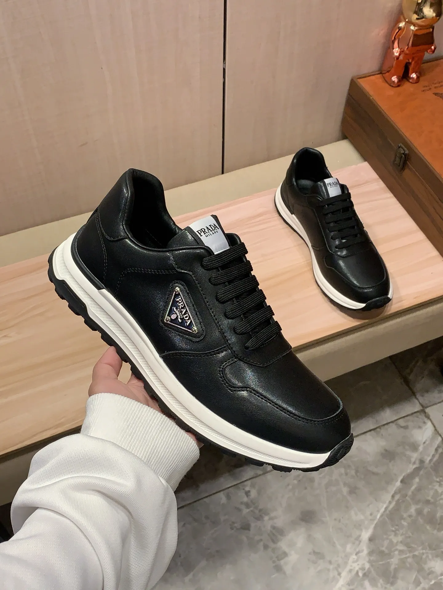 Men's Men's Shoes💰420💰💰🎩🎩[Lightning][Lightning] "PRADA*" The latest and most popular casual shoes, top brand [seduce] luxury~purchase, top~quality. [Strong] The upper is made of imported breathable cowhide with material ➕ breathable sheepskin feet (•) and fine workmanship. The original stylish and stylish soft rubber wear-resistant and non-slip outsole is light and comfortable on the feet. The real thing looks better when photographed. 122: code: 38-44, 2️⃣ colors selected